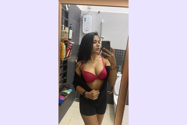 Sexy-Nri-Model-Nude-Selfies-Exposing-Amazing-Body_007.jpg