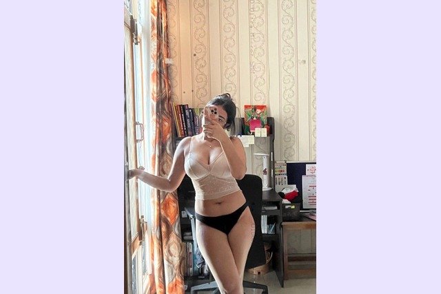 Sexy-Nri-Model-Nude-Selfies-Exposing-Amazing-Body_006.jpg