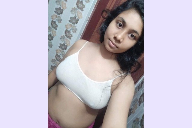 Sexy-Nri-Model-Nude-Selfies-Exposing-Amazing-Body_001.jpg