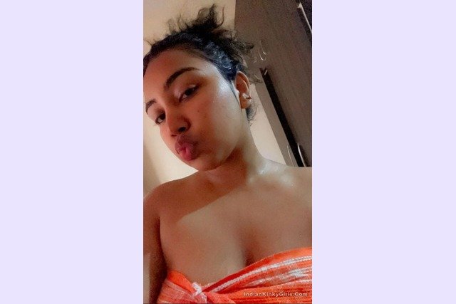 Sexy-Nri-Model-Nude-Selfies-Exposing-Amazing-Body.jpg