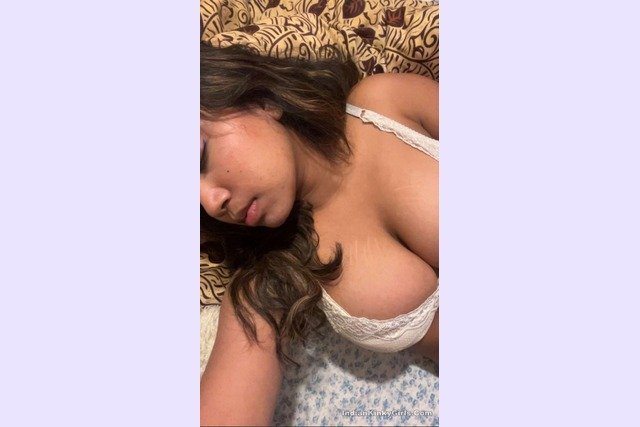 Sexy-Nri-Model-Nude-Selfies-Exposing-Amazing-Body_003.jpg