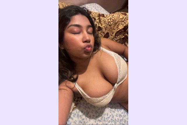 Sexy-Nri-Model-Nude-Selfies-Exposing-Amazing-Body_005.jpg